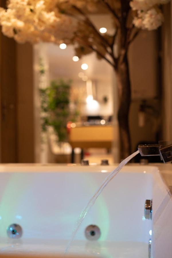 Capsule Thailande I Sauna I Balneo I Console I Jeux En Bois I Cinema I Cour Interieure Trith-Saint-Leger Exterior foto